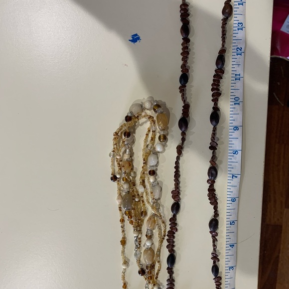 Two necklaces a multi strand and a single strand - Picture 6 of 6